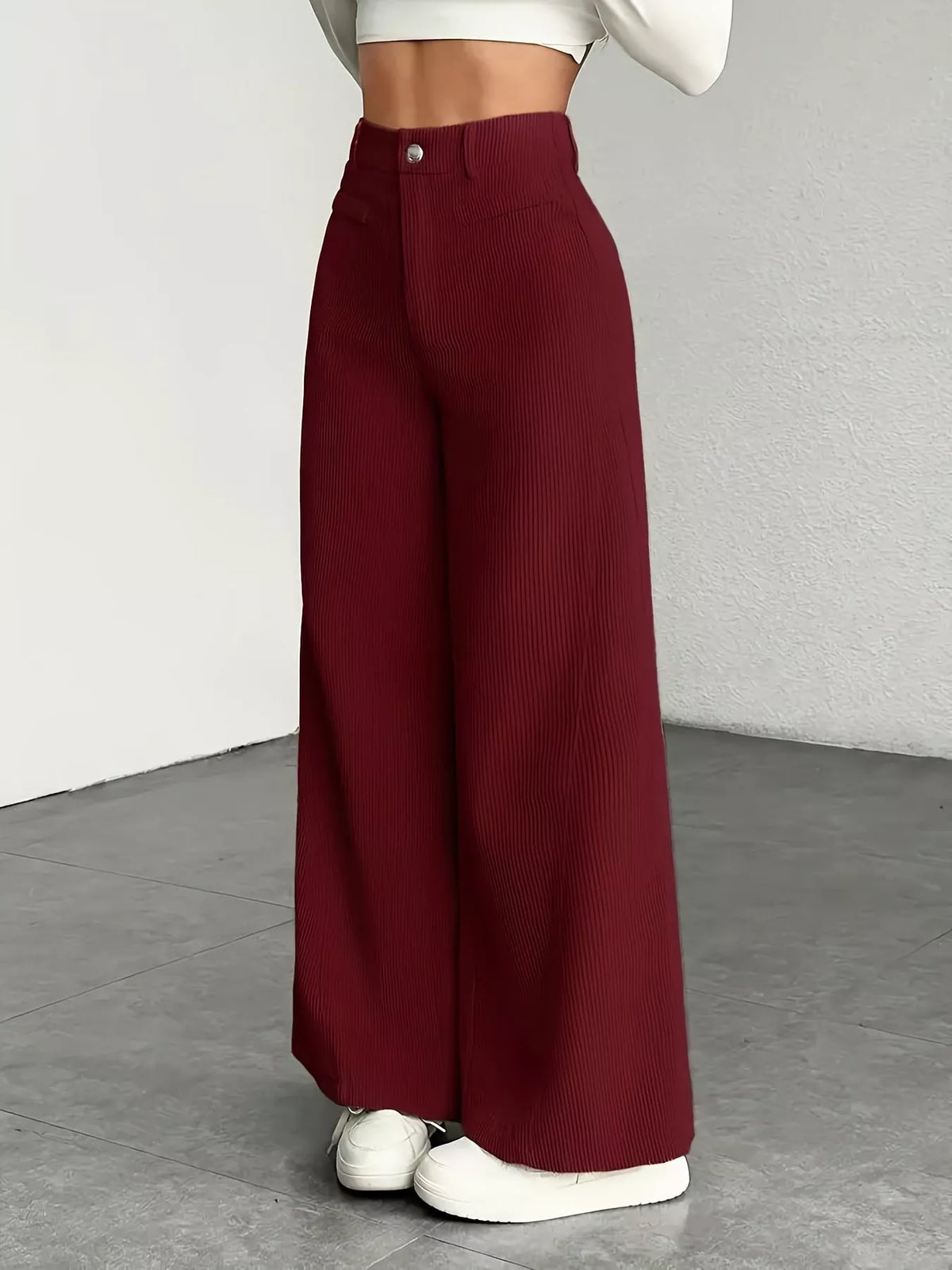 Pocketed high-waisted wide-leg pants in burgundy with button front