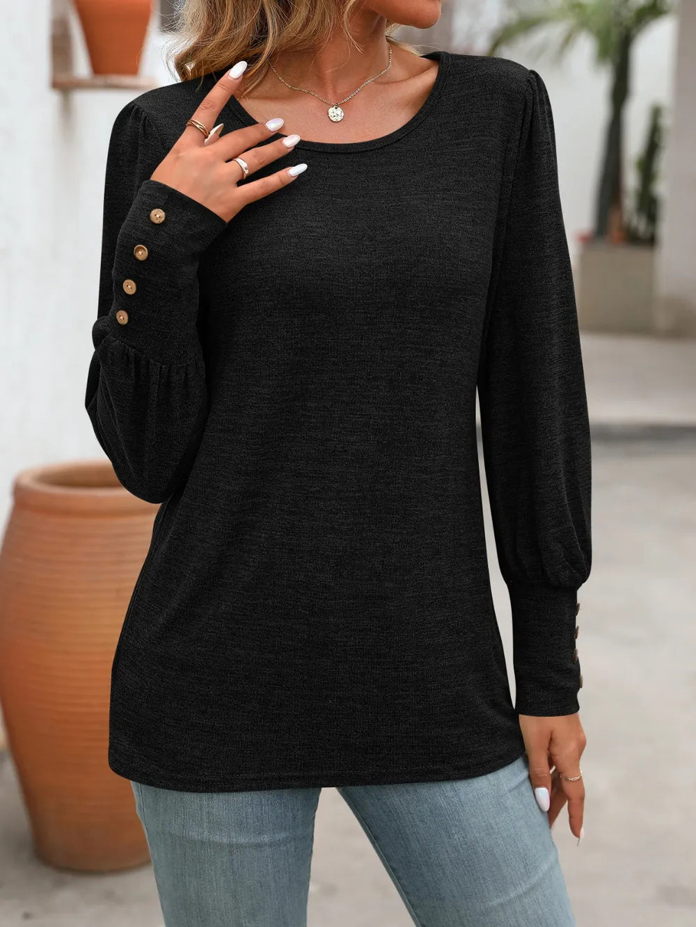 Long-sleeve T-shirt, black, round neck with buttoned cuffs