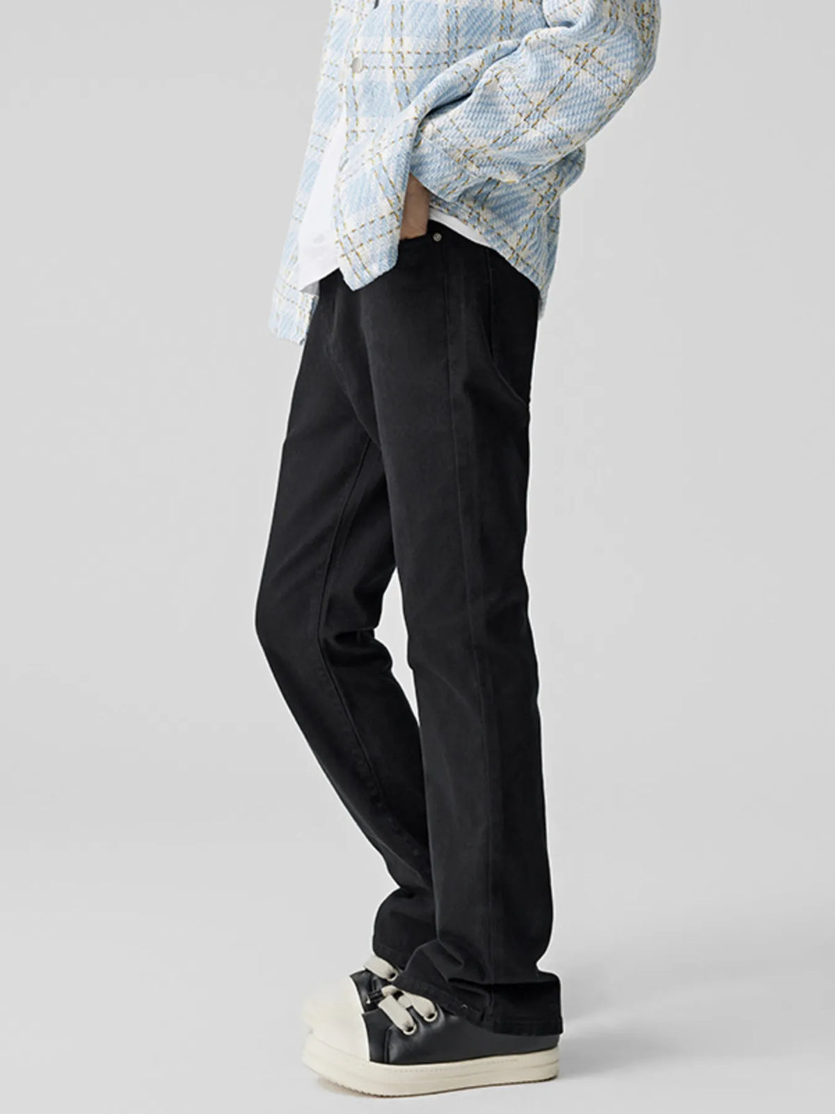 Men’s black stretch straight-fit cotton jeans with straight legs and front pockets