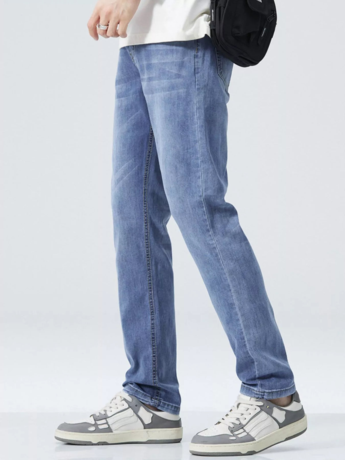 Men’s washed stretch straight-fit jeans, light blue, side stitching and cuffed hems
