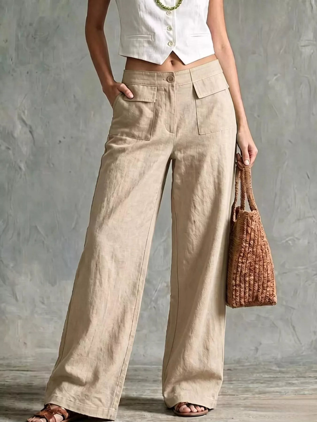 High-waist wide-leg cargo pants in beige, elastic waist, flap cargo pockets.