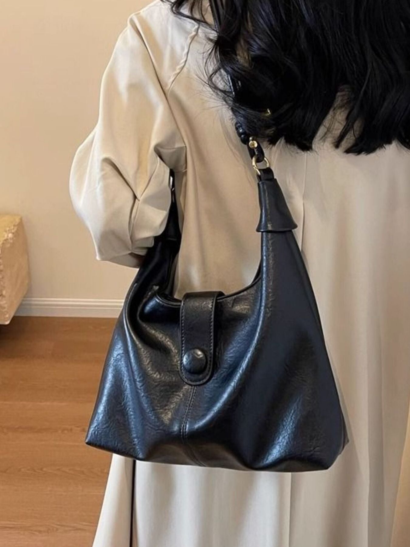 Vintage buckle-closure shoulder bag, medium black PU leather by Trendsi
