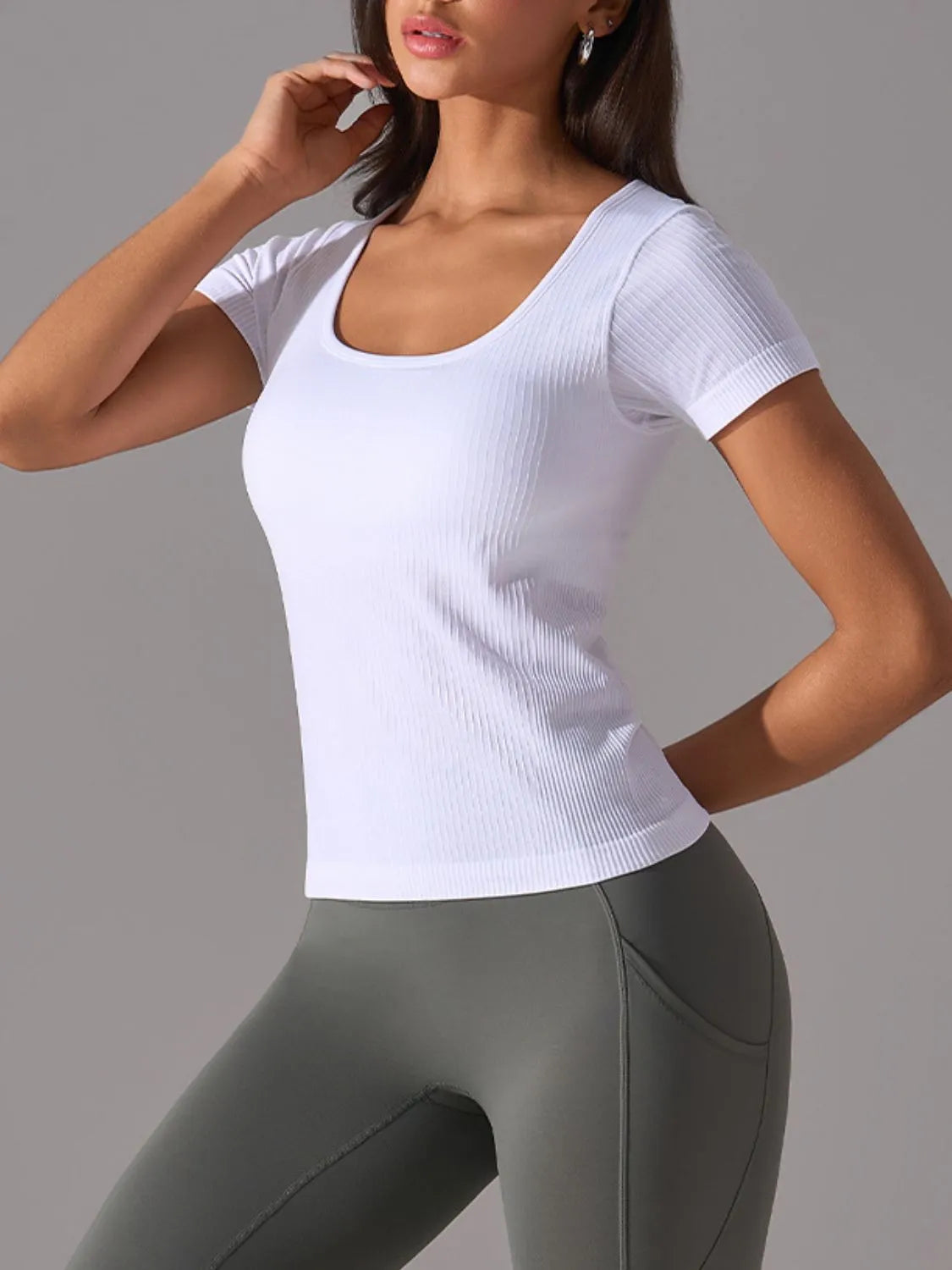 White square-neck active t-shirt, fitted ribbed fabric, short sleeves