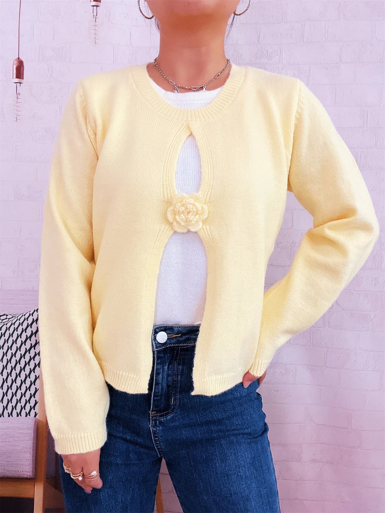 Cream round-neck sweater with white contrast panel and ribbed cuffs