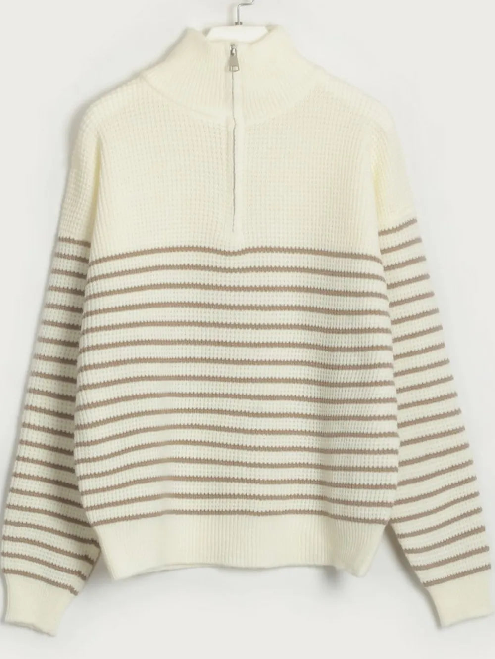 Cream caramel-striped half-zip knit sweater, long sleeves and ribbed cuffs