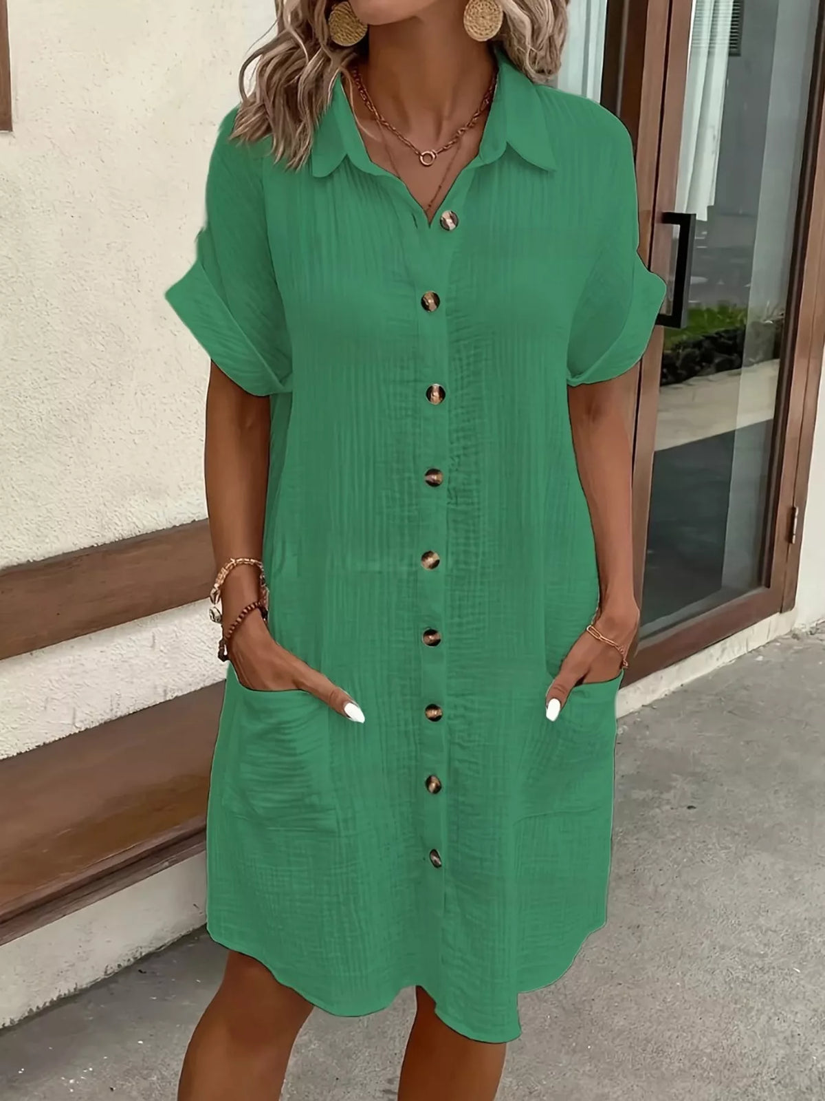 Textured button-up shirt dress with pockets, green, short sleeves and gold button front