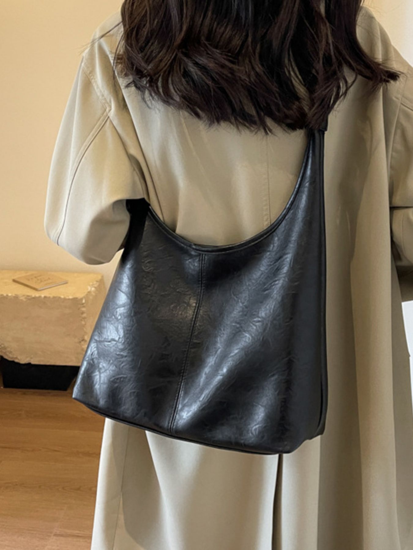 Adjustable-strap shoulder bag, black PU leather, large size