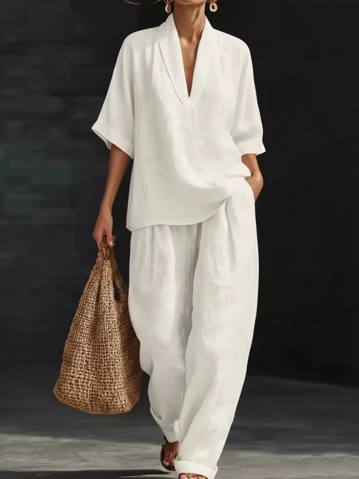 Casual set in white: V-neck half-sleeve top with relaxed wide-leg pants