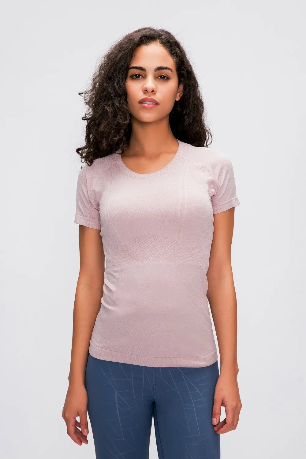 Dusty pink round-neck short-sleeve active t-shirt with fitted sides.