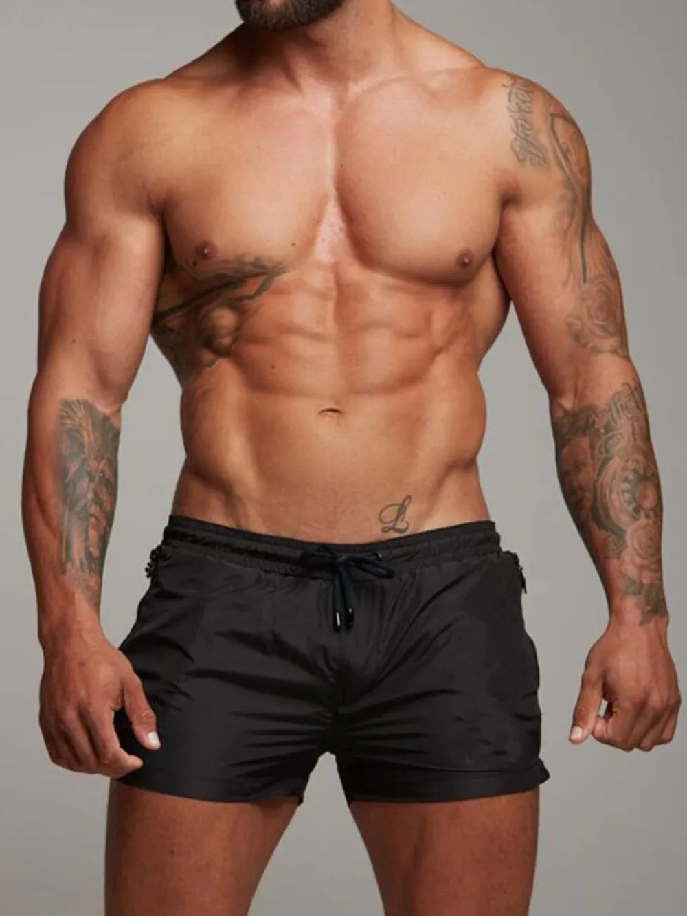 Men's active shorts in black with drawstring and side pockets