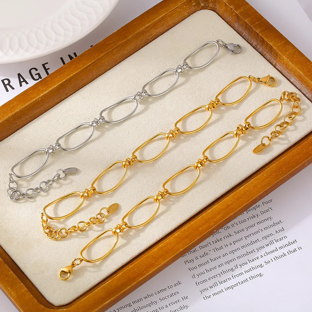 Chain bracelet set in gold and silver with oval link and lobster clasp