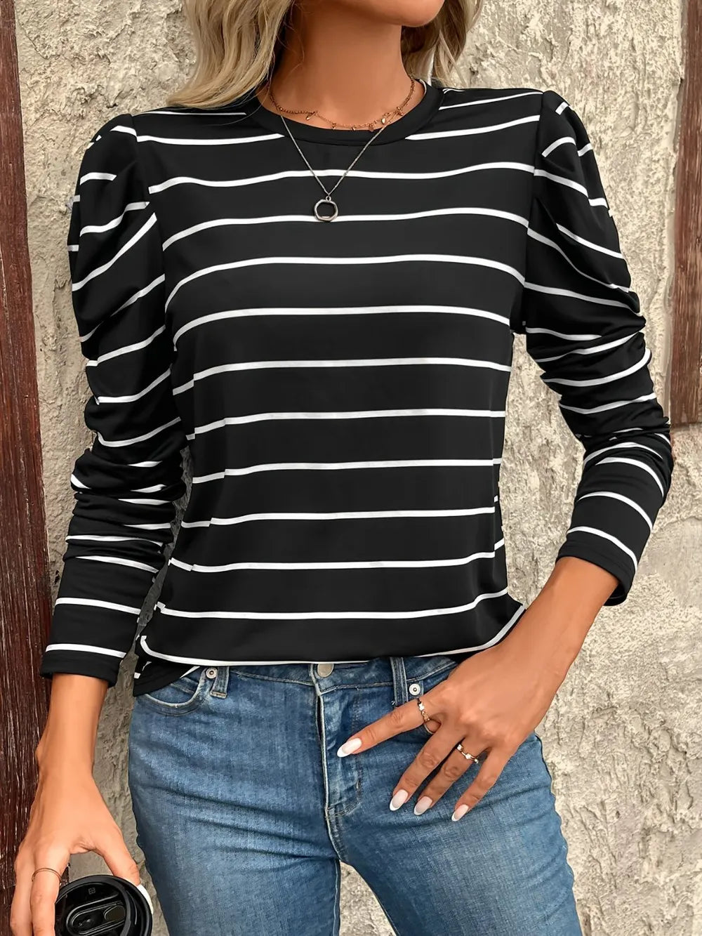 Black-and-white striped round-neck long-sleeve puff t-shirt with ribbed cuffs