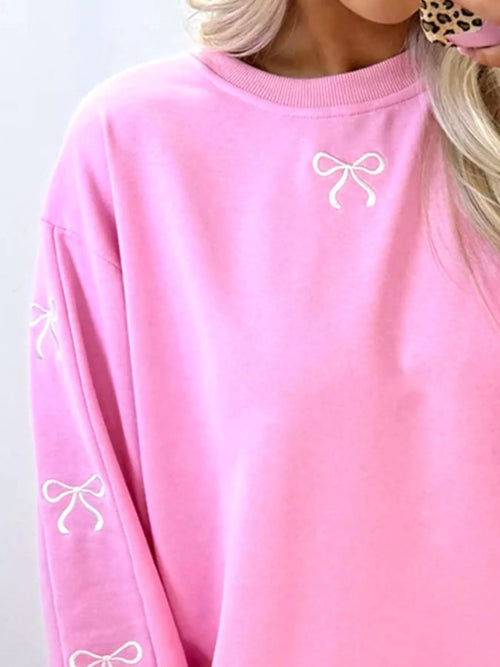 Pink bow-embroidered round-neck top and shorts set, front close-up