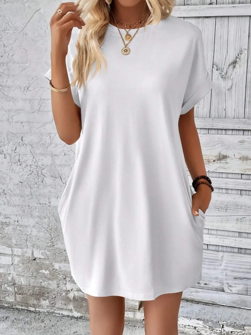 White pocketed round-neck short-sleeve dress with relaxed fit and side pockets