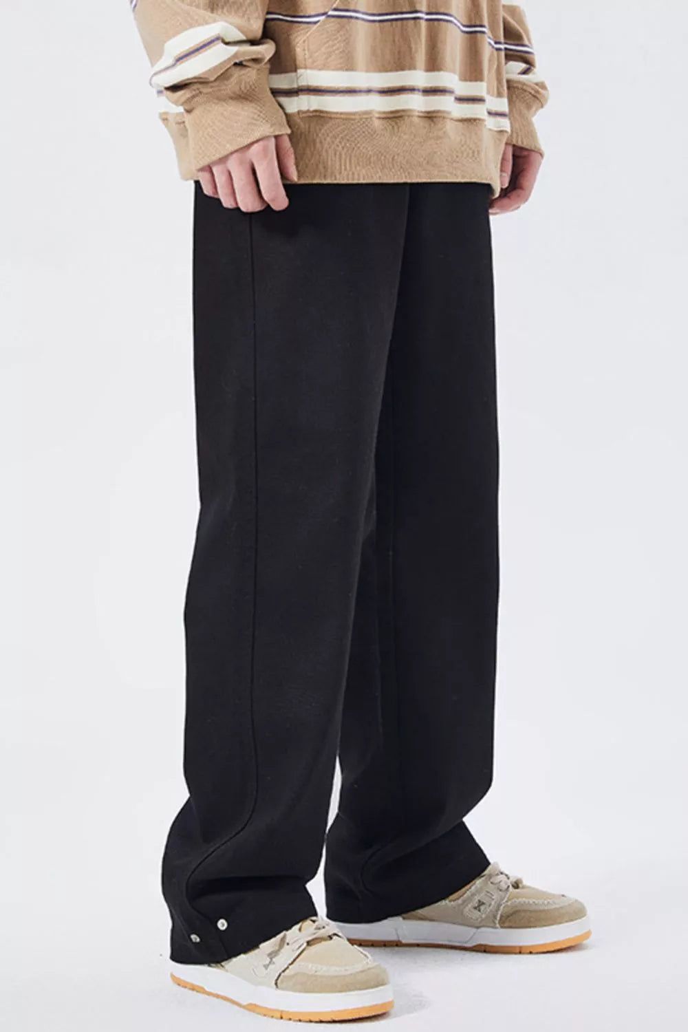 Black wide-leg cotton jeans with relaxed fit, side pockets, straight wide leg opening