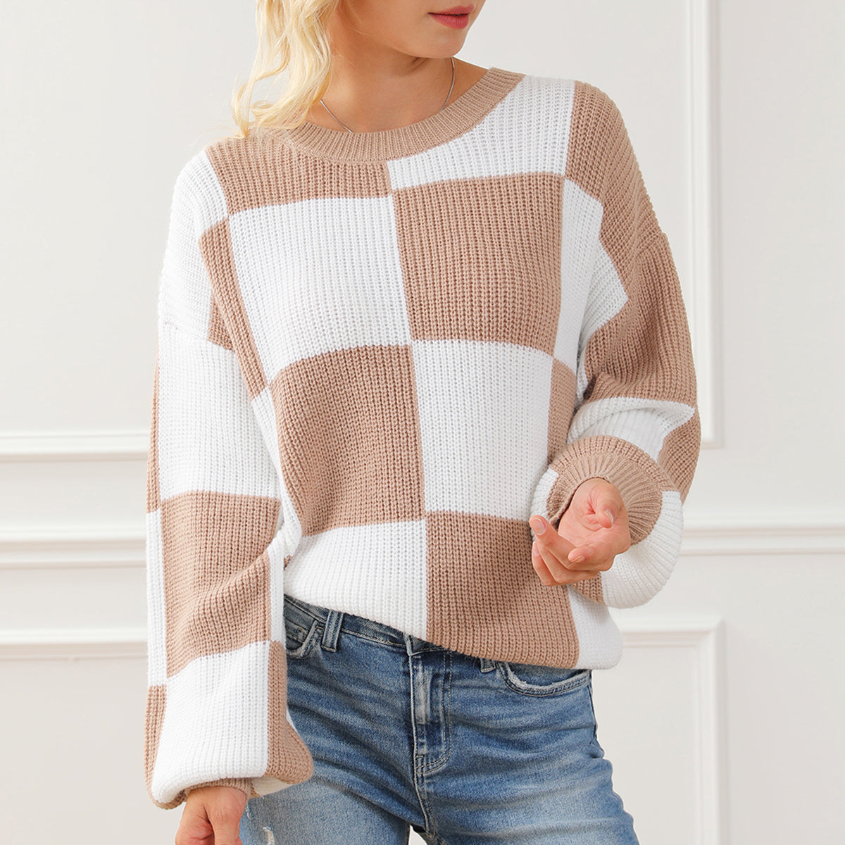 Tan and white checkered sweater with ribbed cuffs, round neck, drop-shoulder