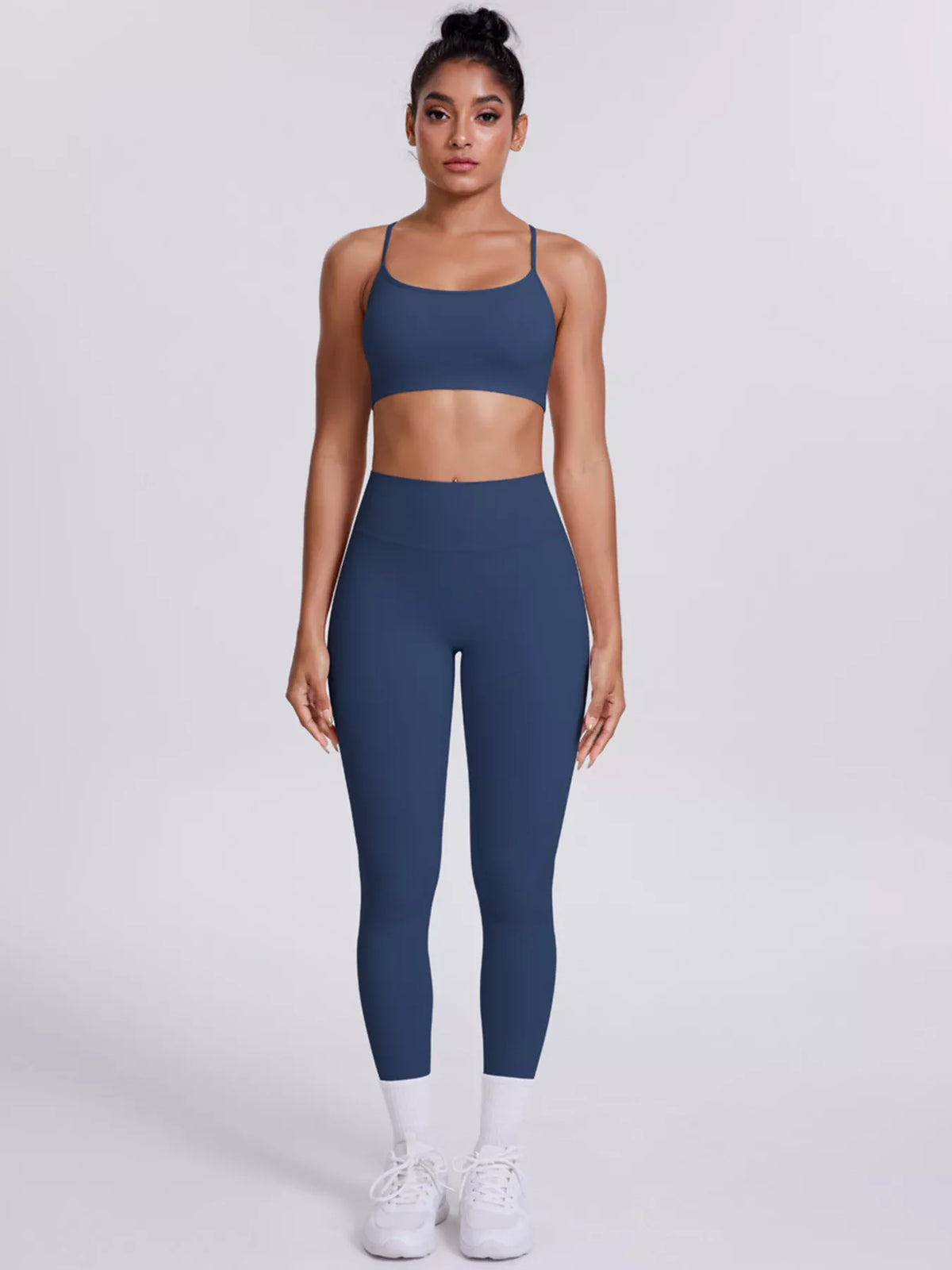 Seamless cami and leggings set in dark blue, square-neck sports cami and cropped leggings