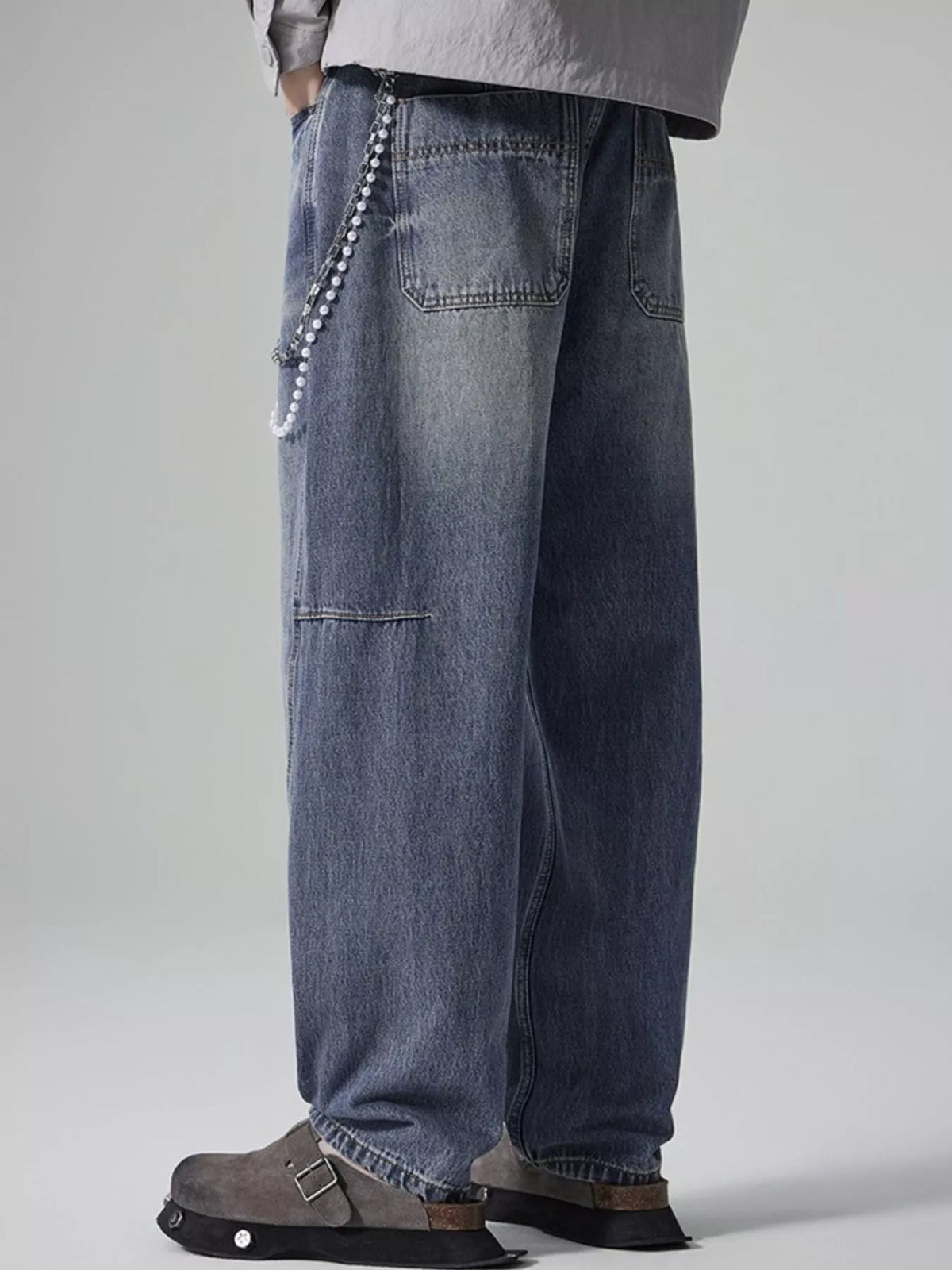 Relaxed wide-leg washed denim jeans, blue, with back pocket and chain at side