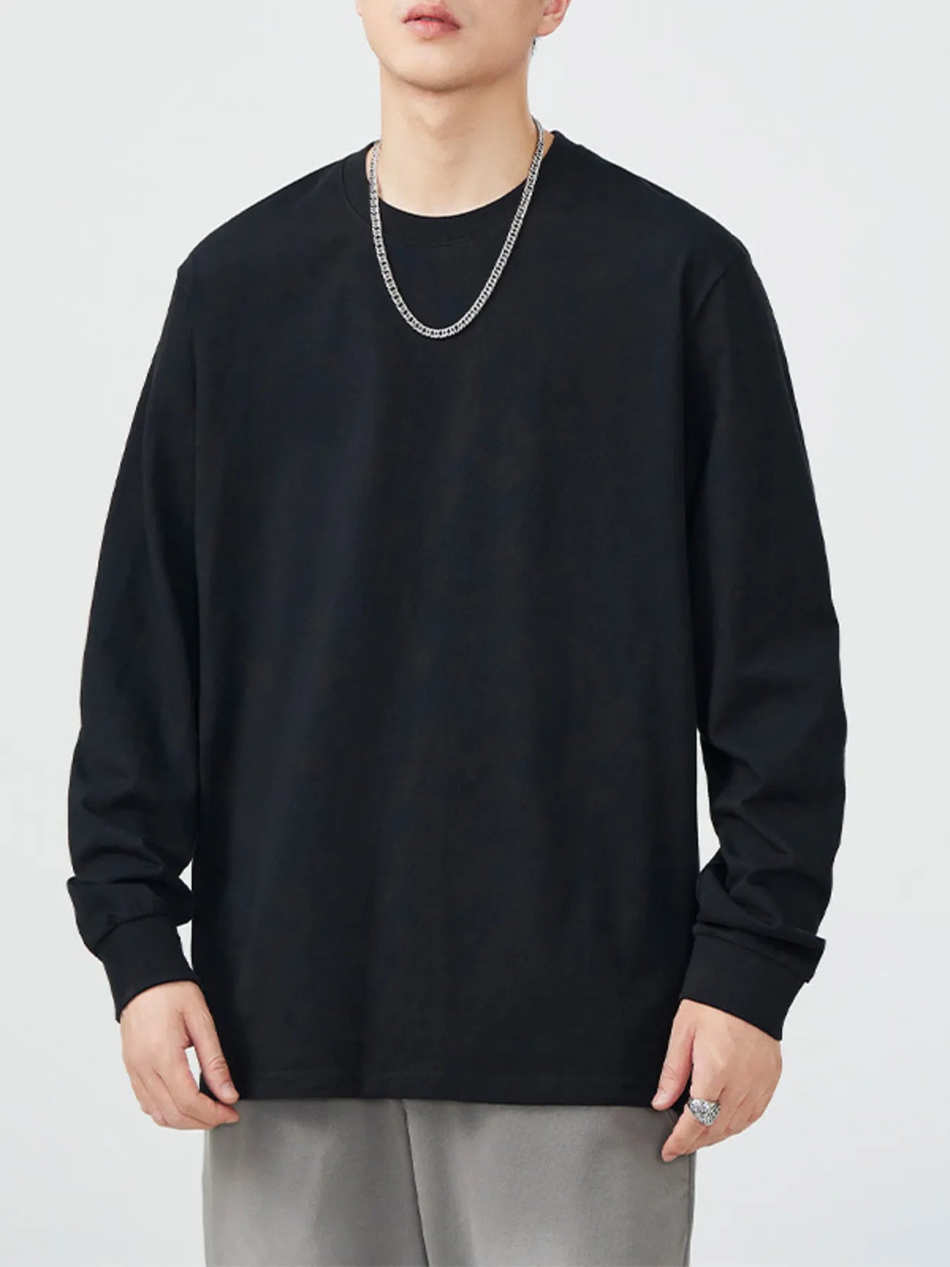 Black long-sleeve T-shirt with round neck, relaxed fit