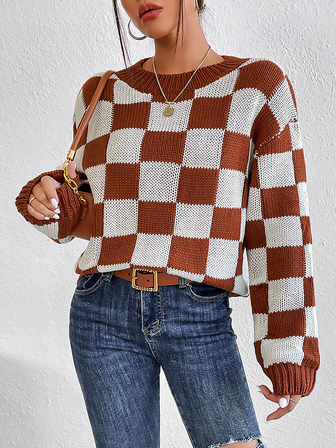 Chestnut and white checkered round neck sweater with long sleeves