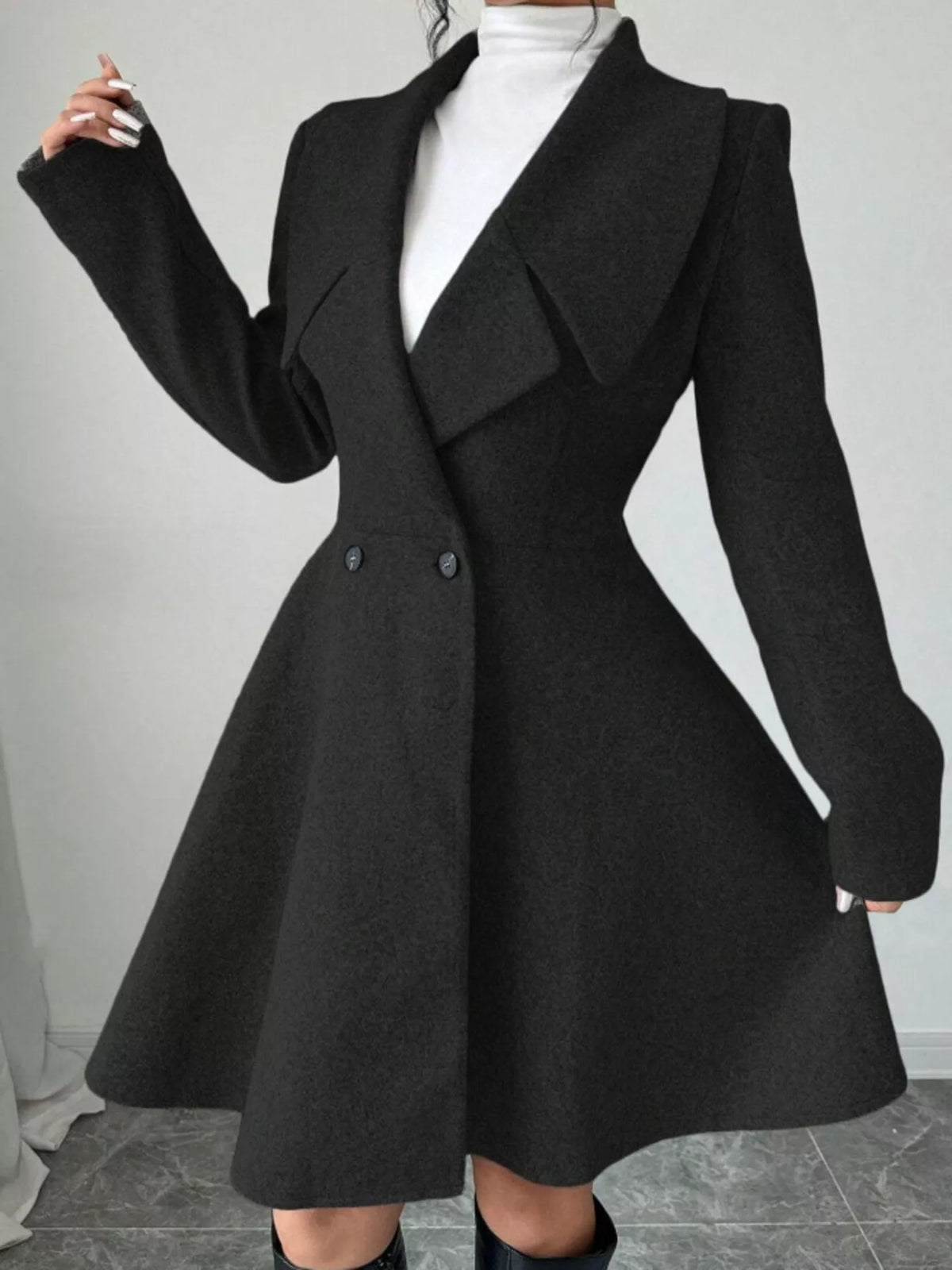 Double-breasted long-sleeve trench coat, dark black, notched lapels and long sleeves