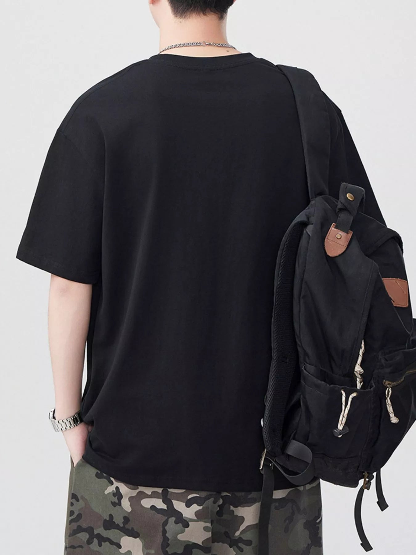 Black back-view round-neck short-sleeve T-shirt, plain