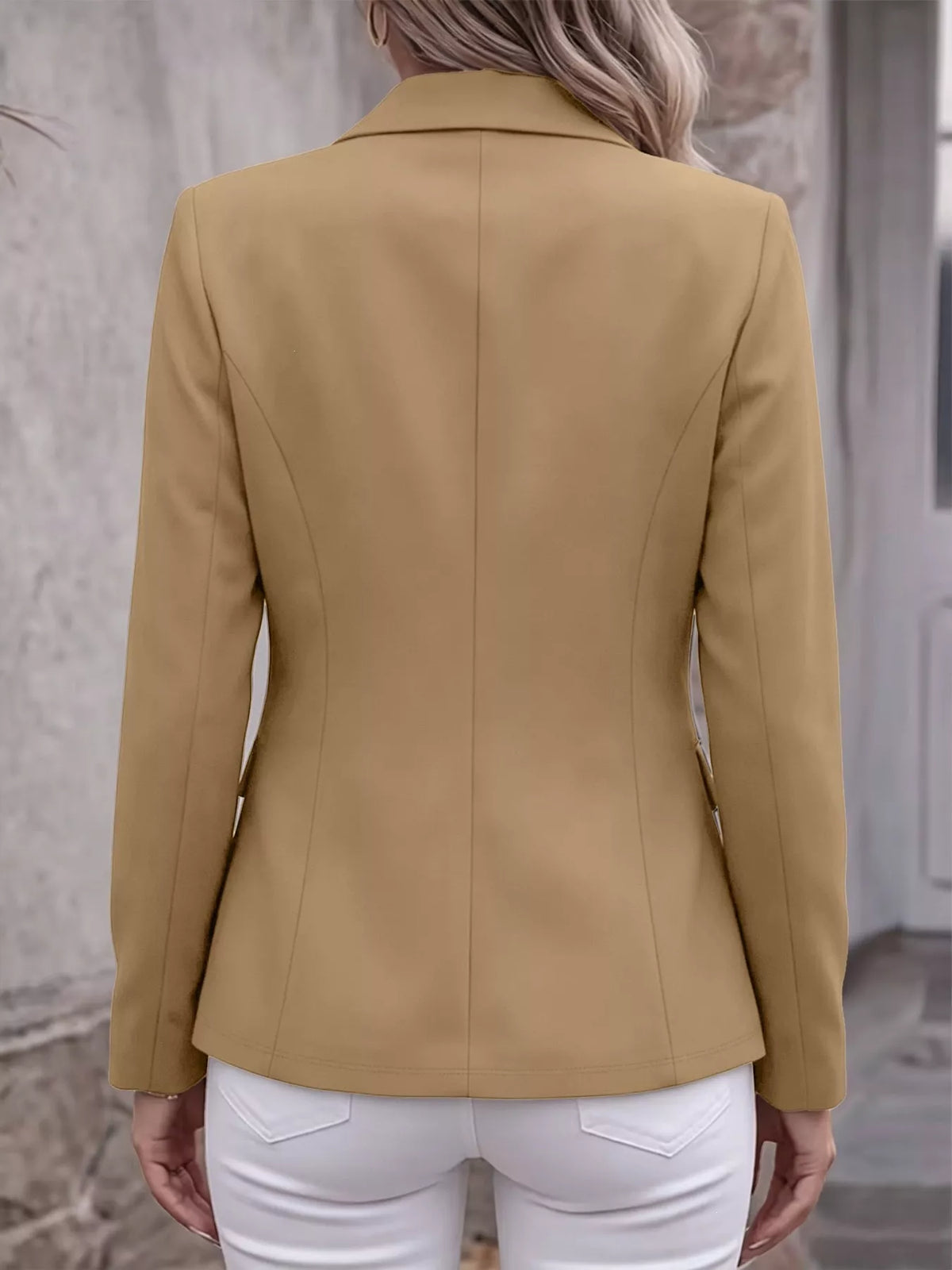 Khaki lapel long-sleeve blazer jacket with single-breasted front and tailored seams