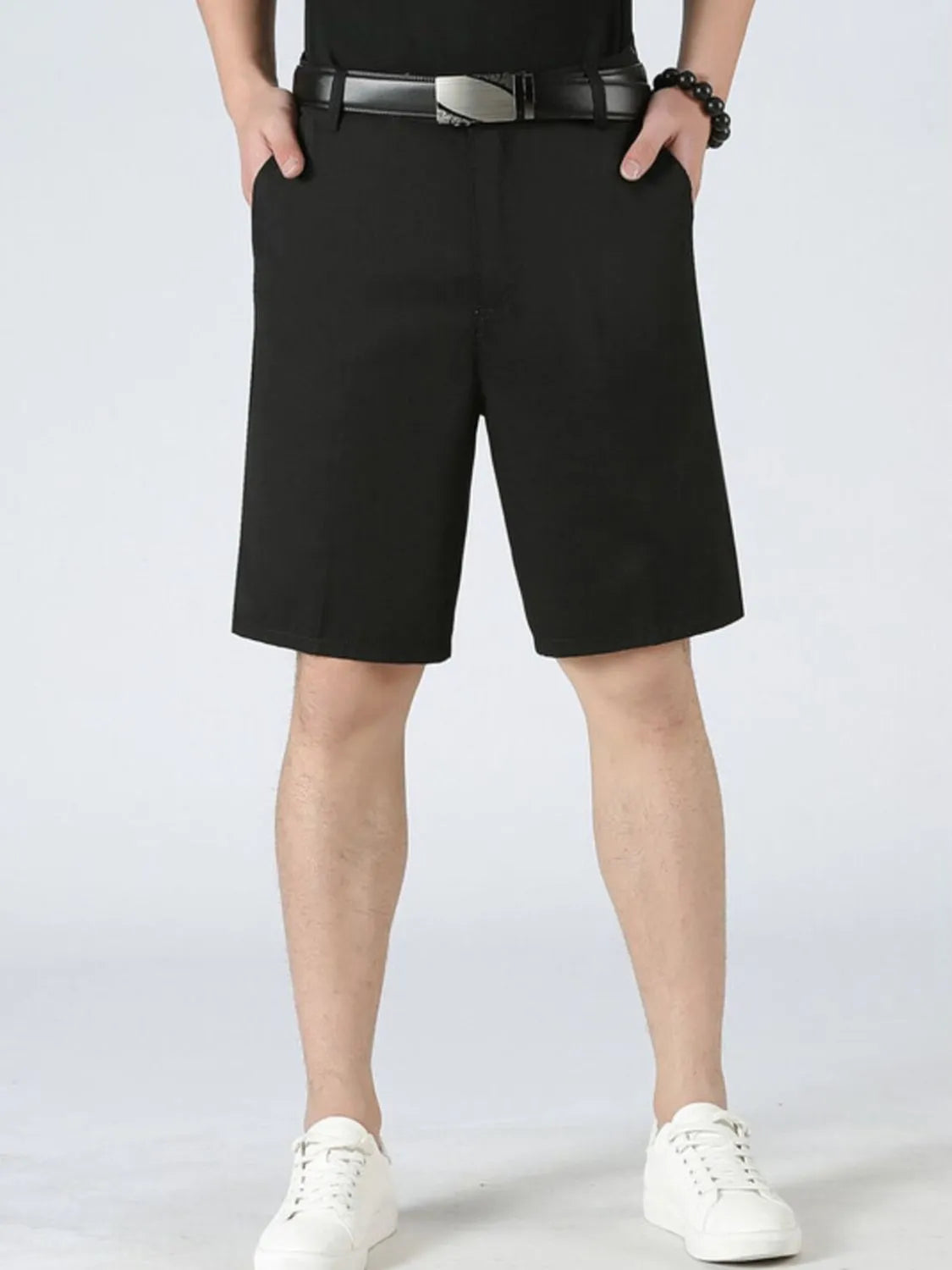 Loose-fit pocketed shorts, black with belt loops and side pockets
