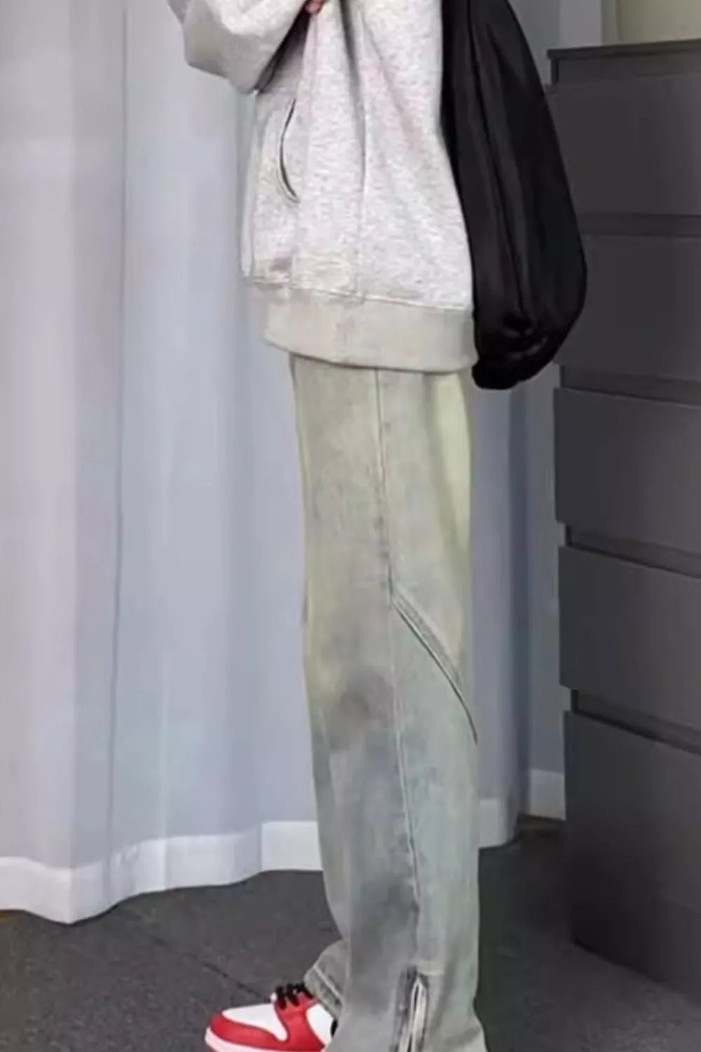 Light wash wide-leg stretch jeans, relaxed fit with seam detailing
