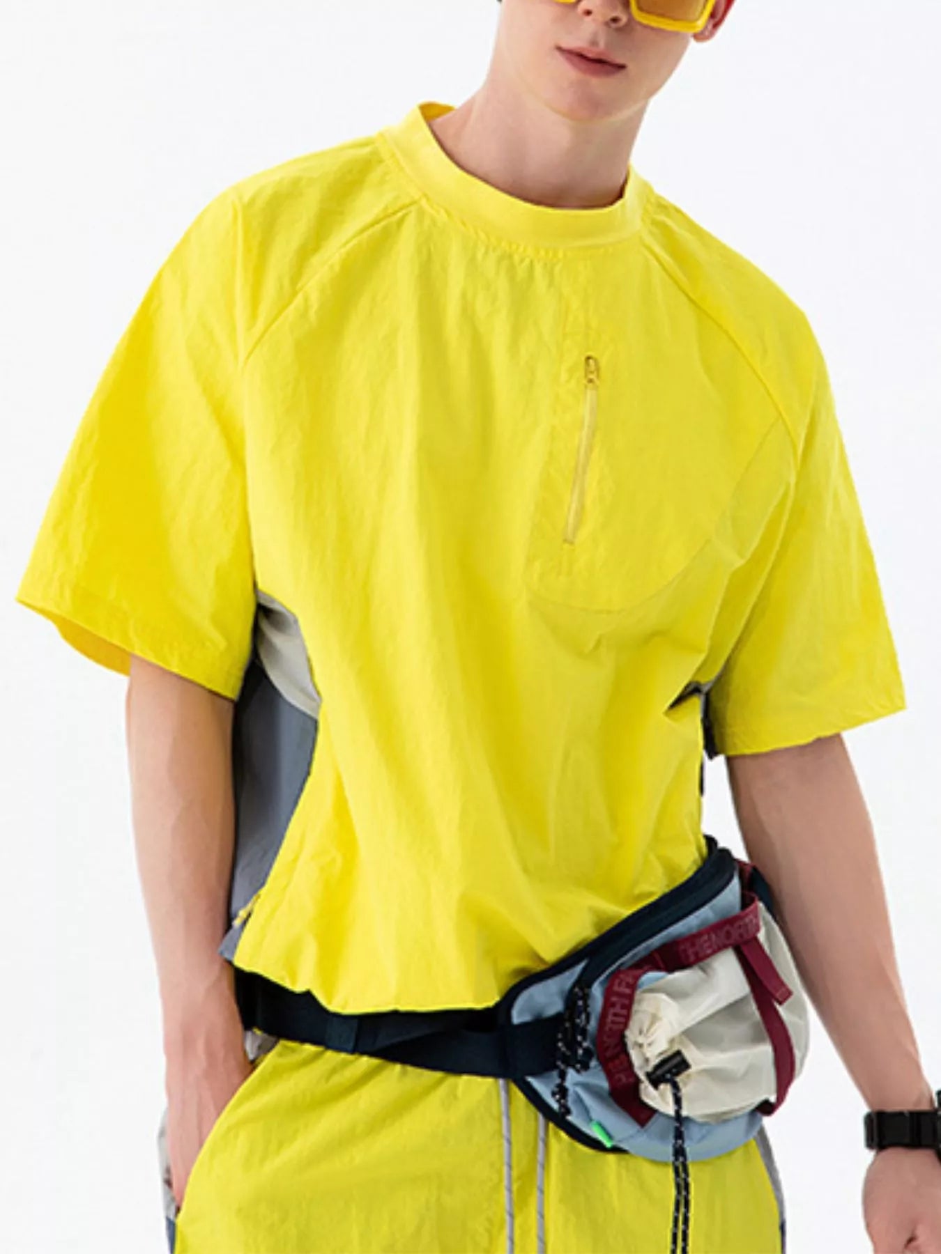 Men's contrast T-shirt in lemon yellow, crew neck with short sleeves and button placket detail