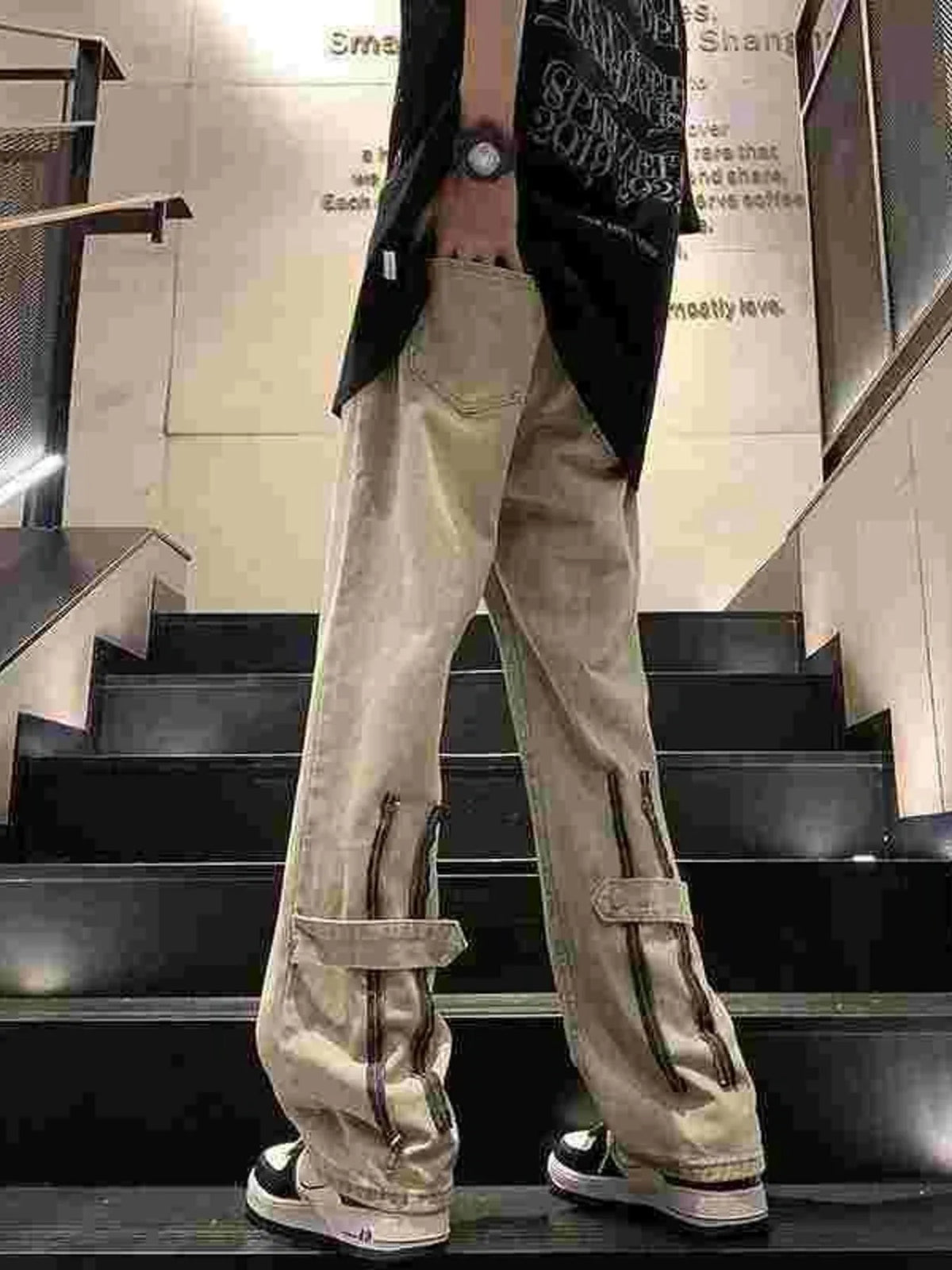 Men's washed wide-leg cotton jeans, light wash with side utility pockets