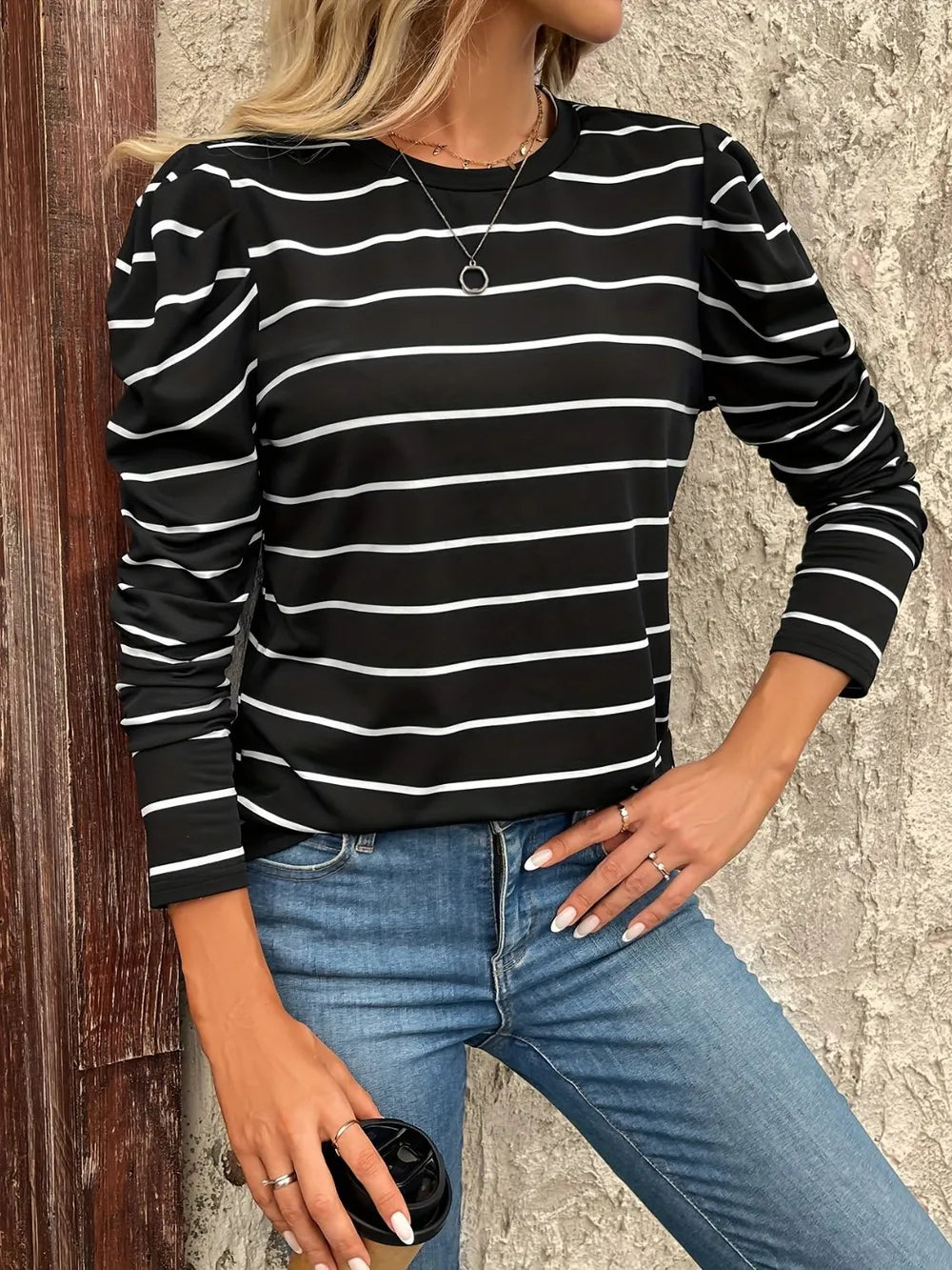 Black-and-white striped round-neck long-sleeve puff t-shirt with puffed shoulders