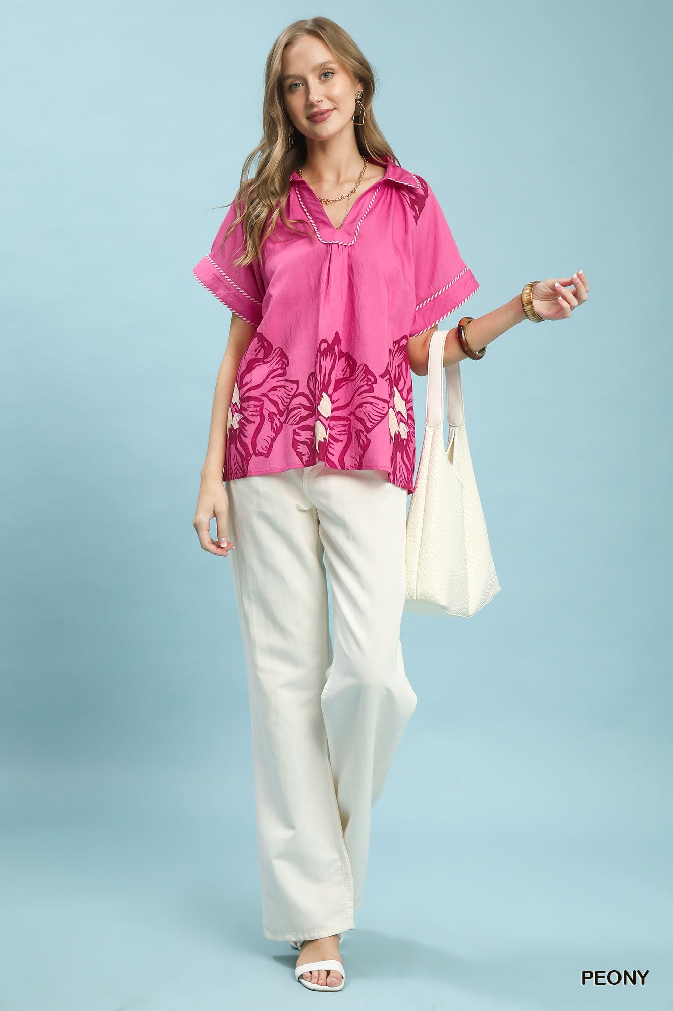 Cedar & Moore: Umgee floral split-neck short-sleeve top in peony pink with white piping