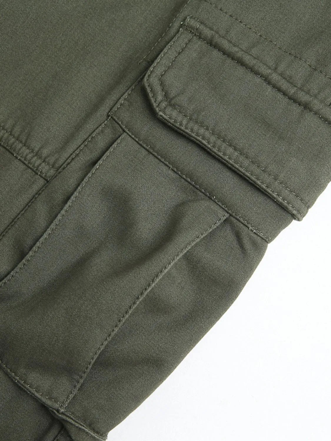 Men's solid cargo pants in olive green with front pocket and double-stitched seams