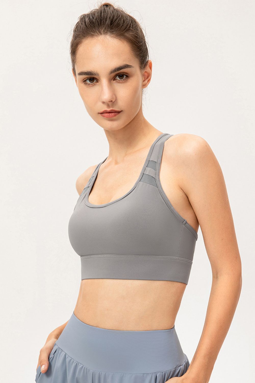 Long sports bra, scoop neck, light gray fitted athletic crop top