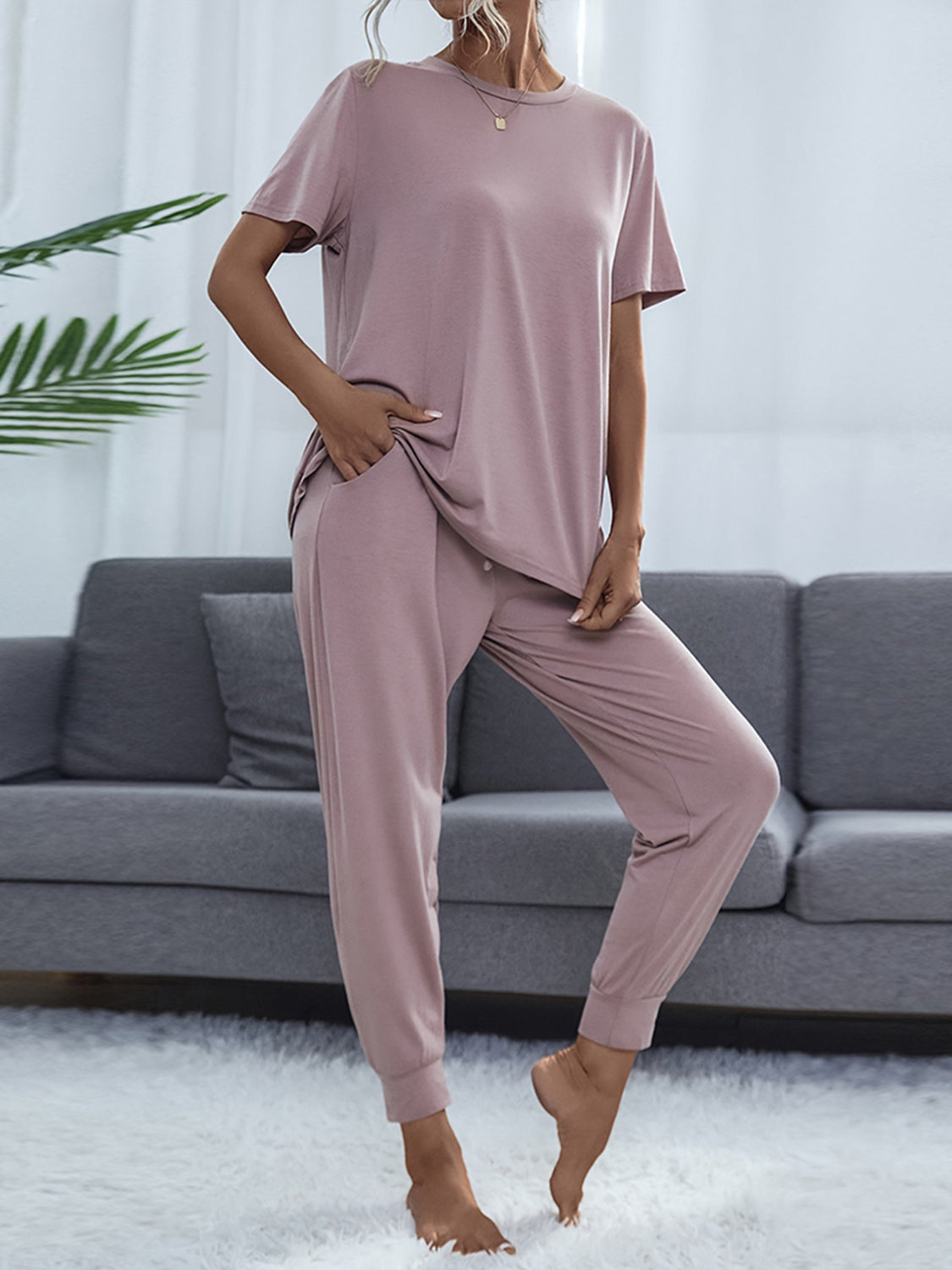 Shiny round-neck short-sleeve top and jogger pants set, lilac