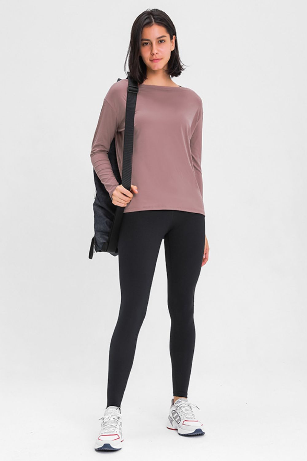 Loose-fit active top in mauve with long sleeves and crew neckline.