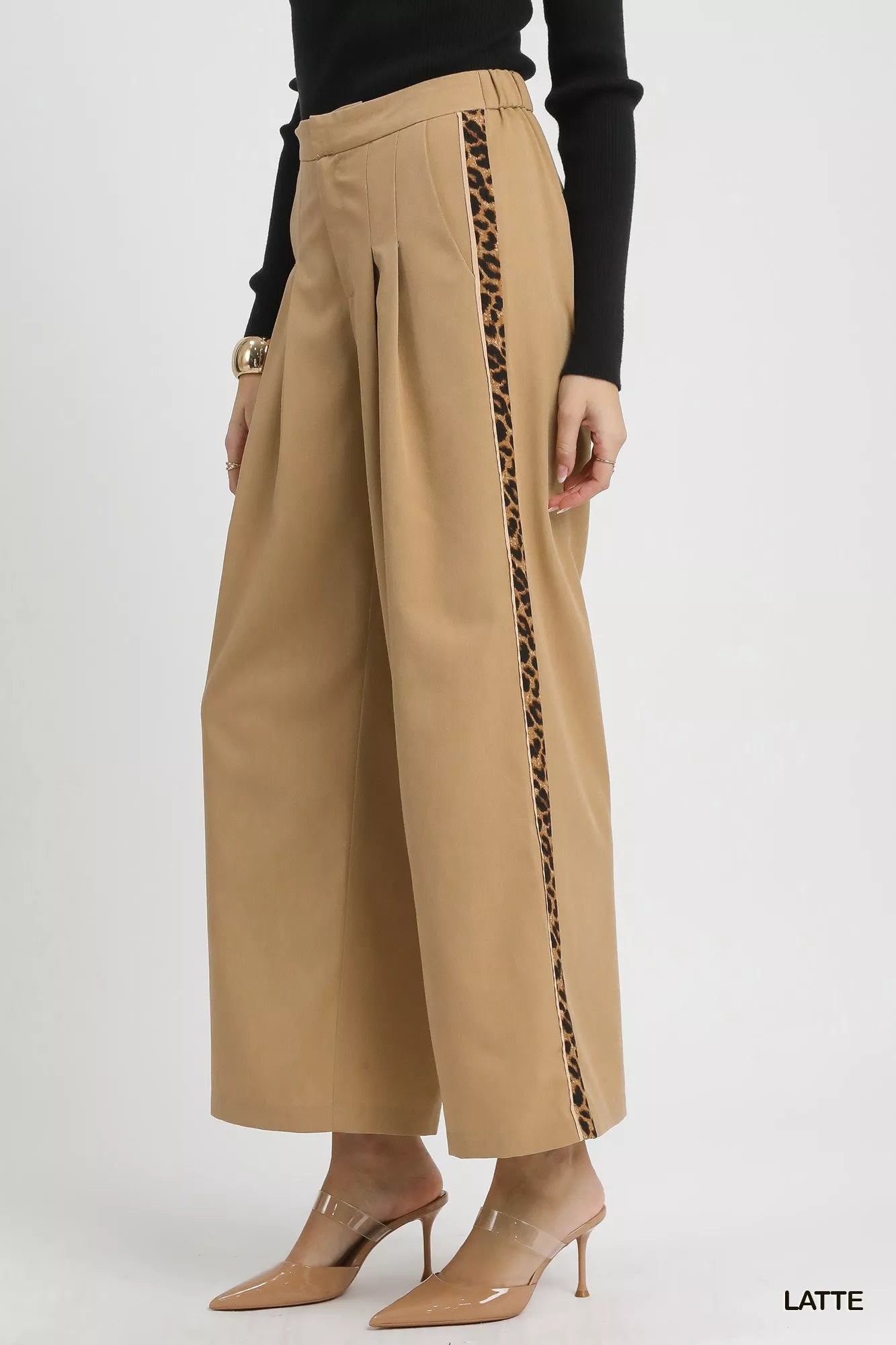 Latte wide-leg pants with elastic waist and leopard contrast side stripe