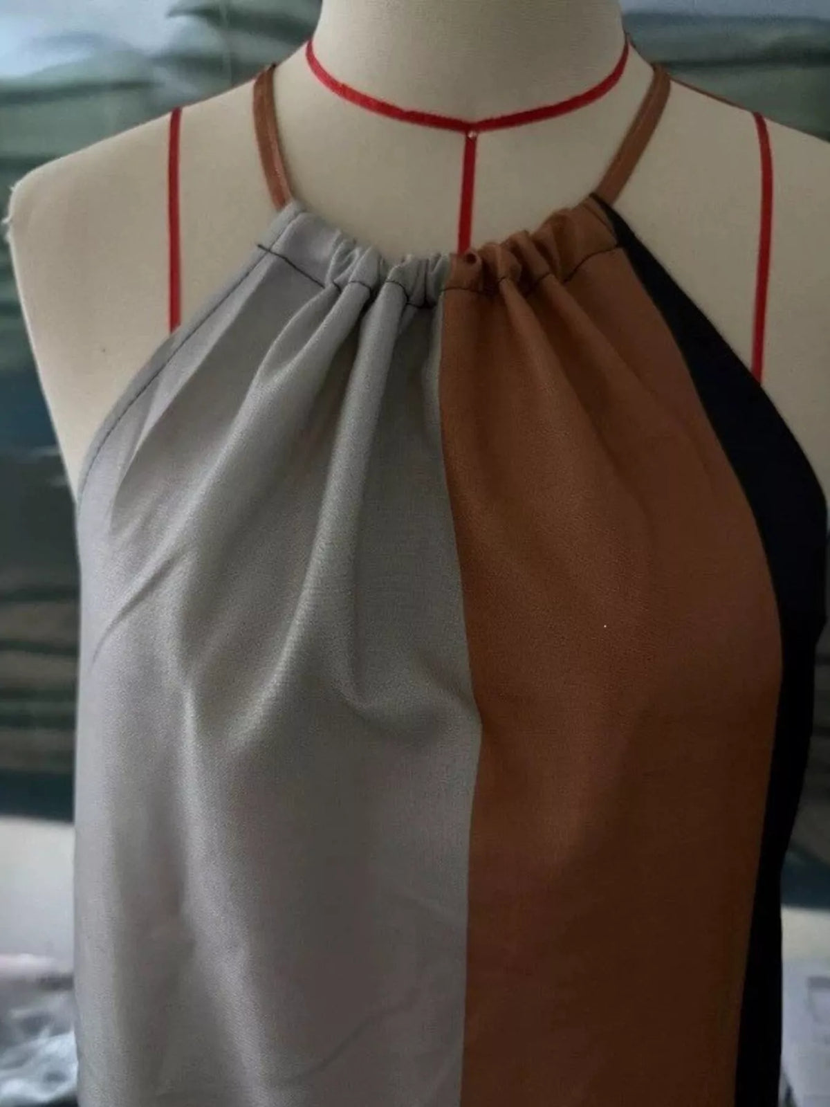 Sleeveless dress neckline with tie keyhole, color-block leopard print panels