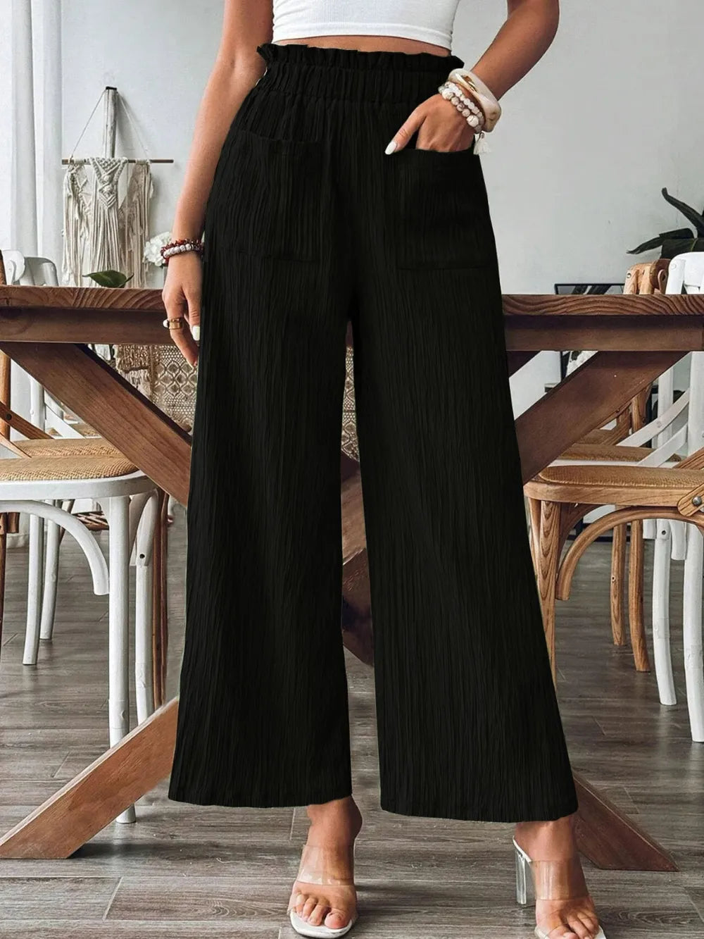 Frill wide-leg pants in black with elastic waistband and side pockets, wide drape legs