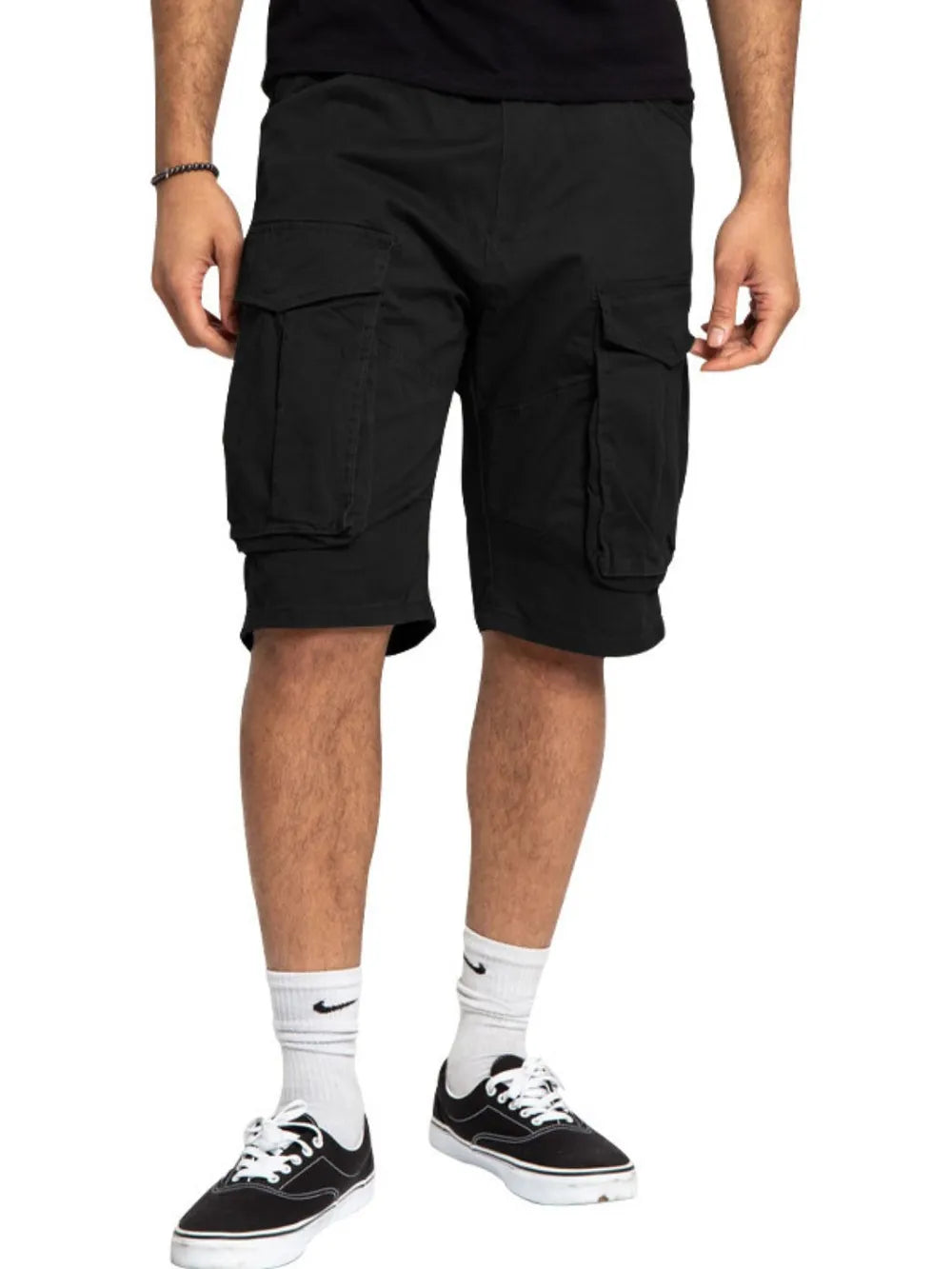 Men's cargo bermuda shorts in black, with side cargo pockets
