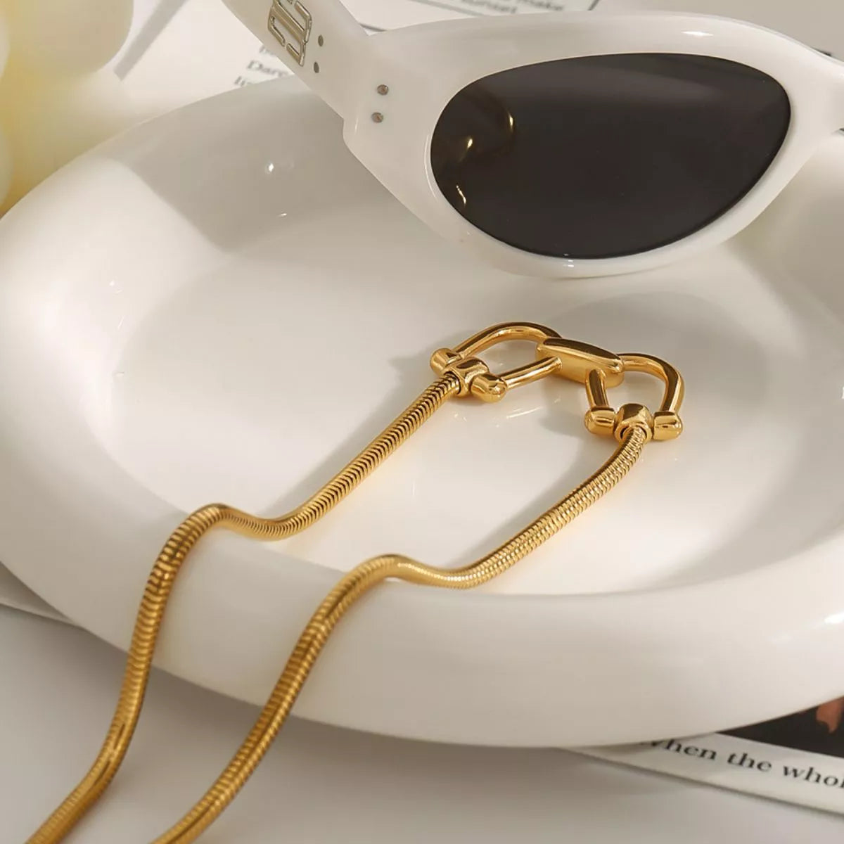 Gold-plated rope chain necklace with horseshoe-link pendant and coiled chain