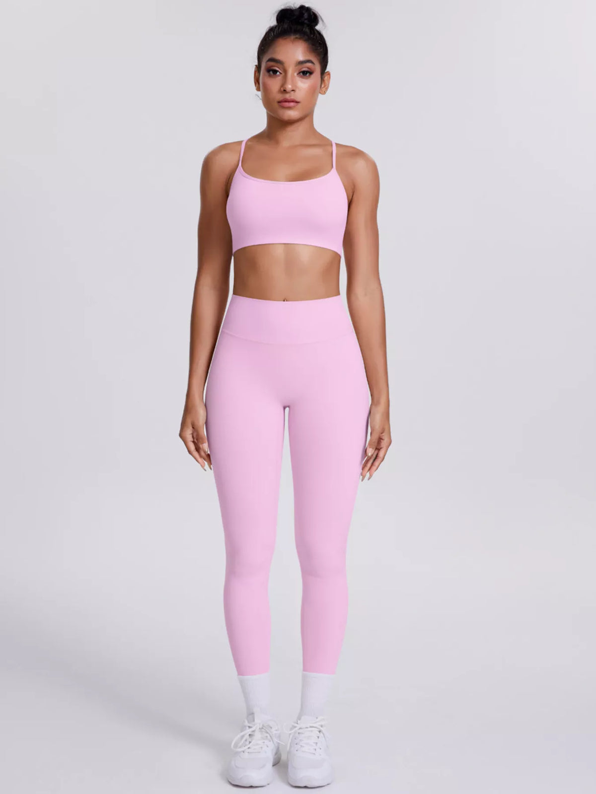 Seamless cami and leggings set in light pink, square-neck sports cami and cropped leggings