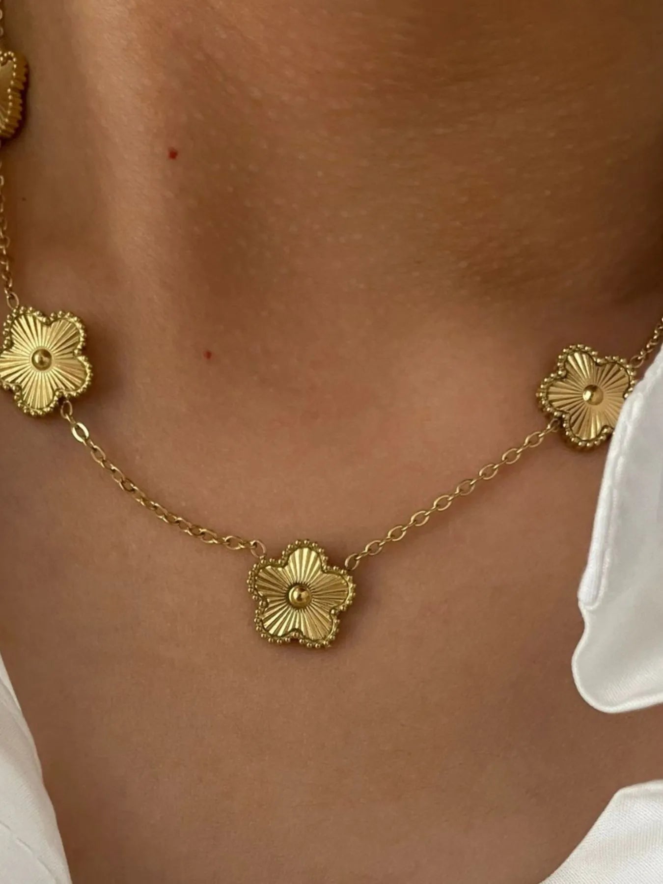 18K gold-plated flower chain necklace with four scalloped gold flower charms