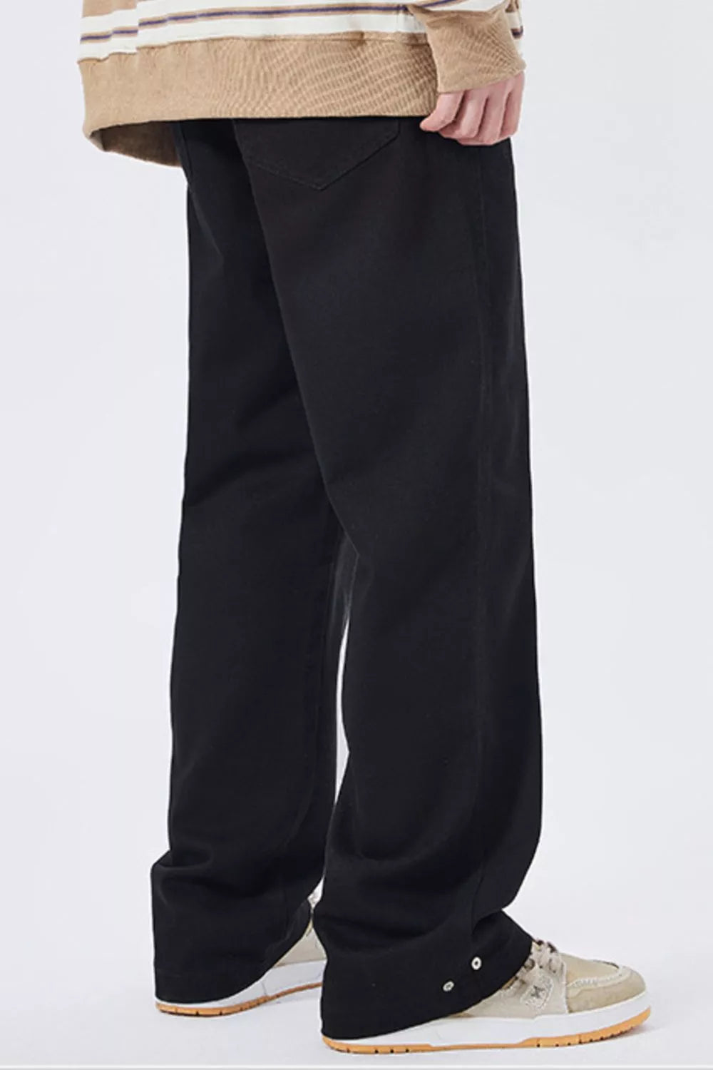 Black relaxed-fit wide-leg cotton jeans with front seam and pocket, full length