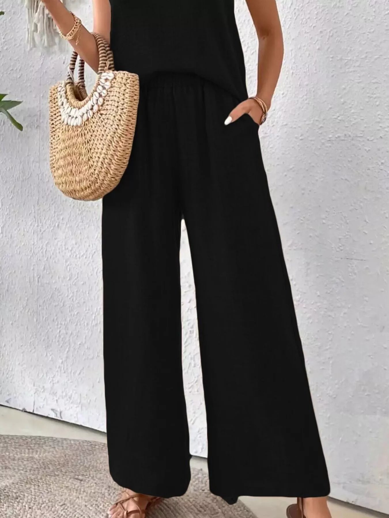 Black round-neck tank and wide-leg pants set, loose straight-leg fit.