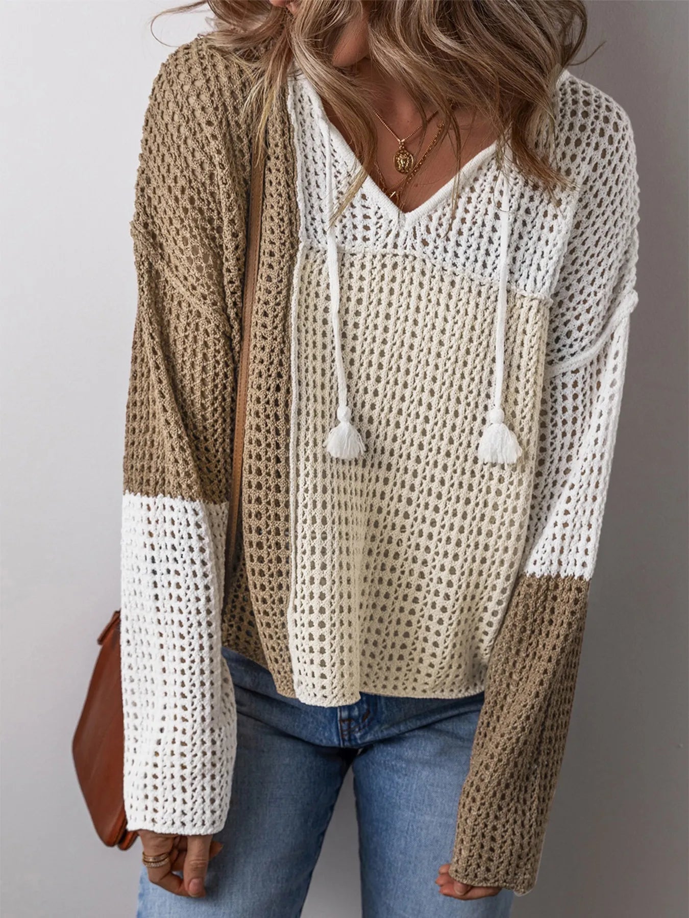 Color block openwork sweater with long sleeves and white/beige textured knit front