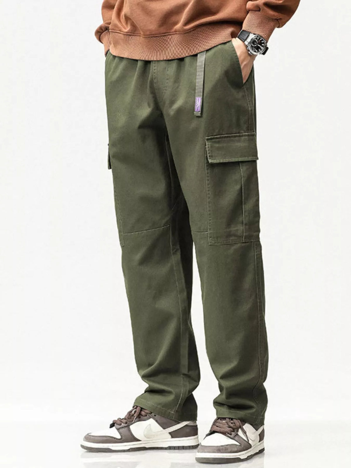 Men's cargo pants in army green with elastic waist and side pockets