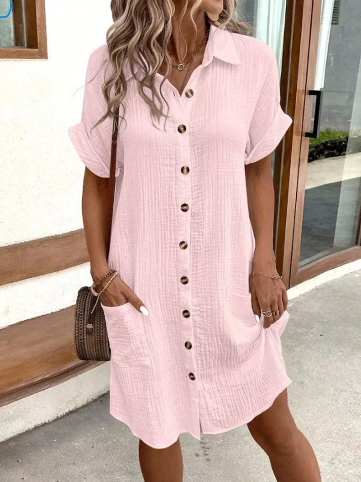 Textured button-up shirt dress with pockets, pink, short sleeves and gold buttons