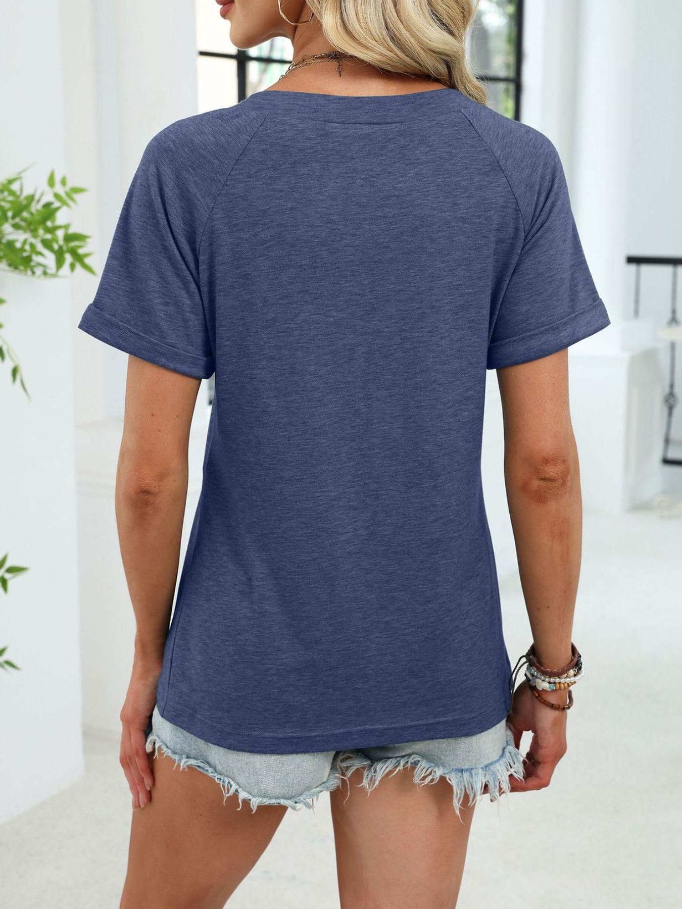 Cedar & Moore Casual V-Neck Short Sleeve T-Shirt in blue heather, back view